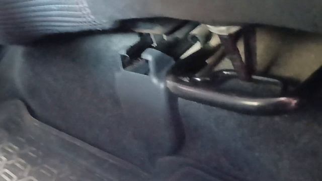 Как снять заднее кресло Ниссан тиида хэтчбек. смотреть онлайн