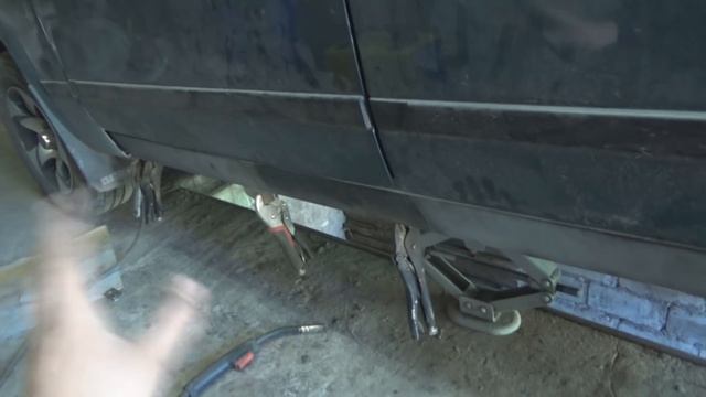 ВАЗ 2107 Замена порога лево Ч 2. +ремонт днища, усилителя, соединителя, средней стойки, крыло, арк смотреть онлайн