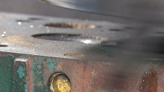 Наглядный пример фрезеровки плоскости головки блока на станке 6Р13. Как фрезеровать ГБЦ трактора? смотреть онлайн