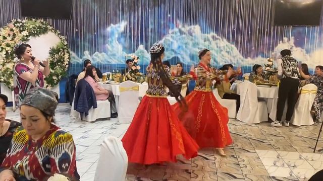 Узбекский танец на свадьбе в Москве. Ансамбль Санам. Uzbek dance. смотреть онлайн