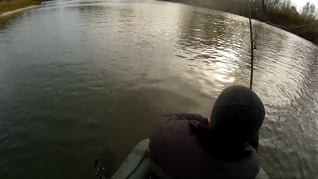 Джиг в сильный ветер. Ловля судака и щуки на Десне смотреть онлайн