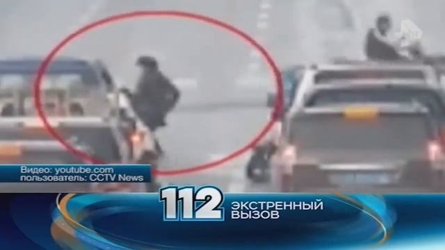 Трицикл без водителя таранит машины. Китай смотреть онлайн