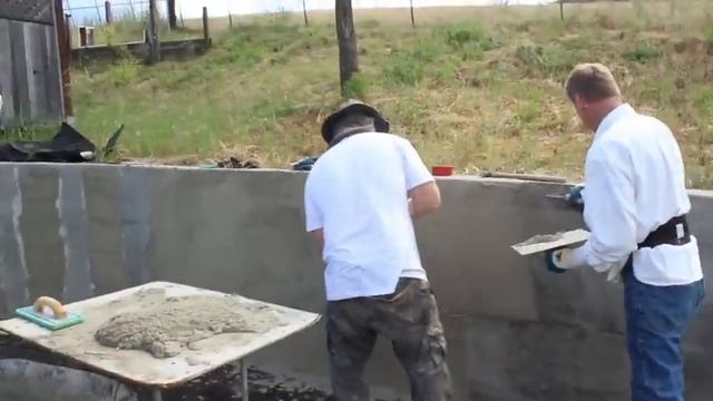 Applying cement stucco concrete retaining walls. смотреть онлайн