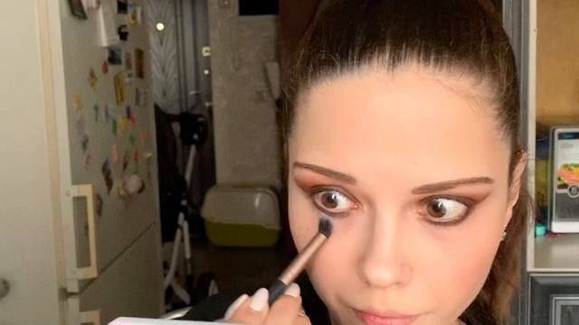 Коричневые Smoky eyes/Смоки айс с красной помадой?(EVELINE-Charming mocha) смотреть онлайн