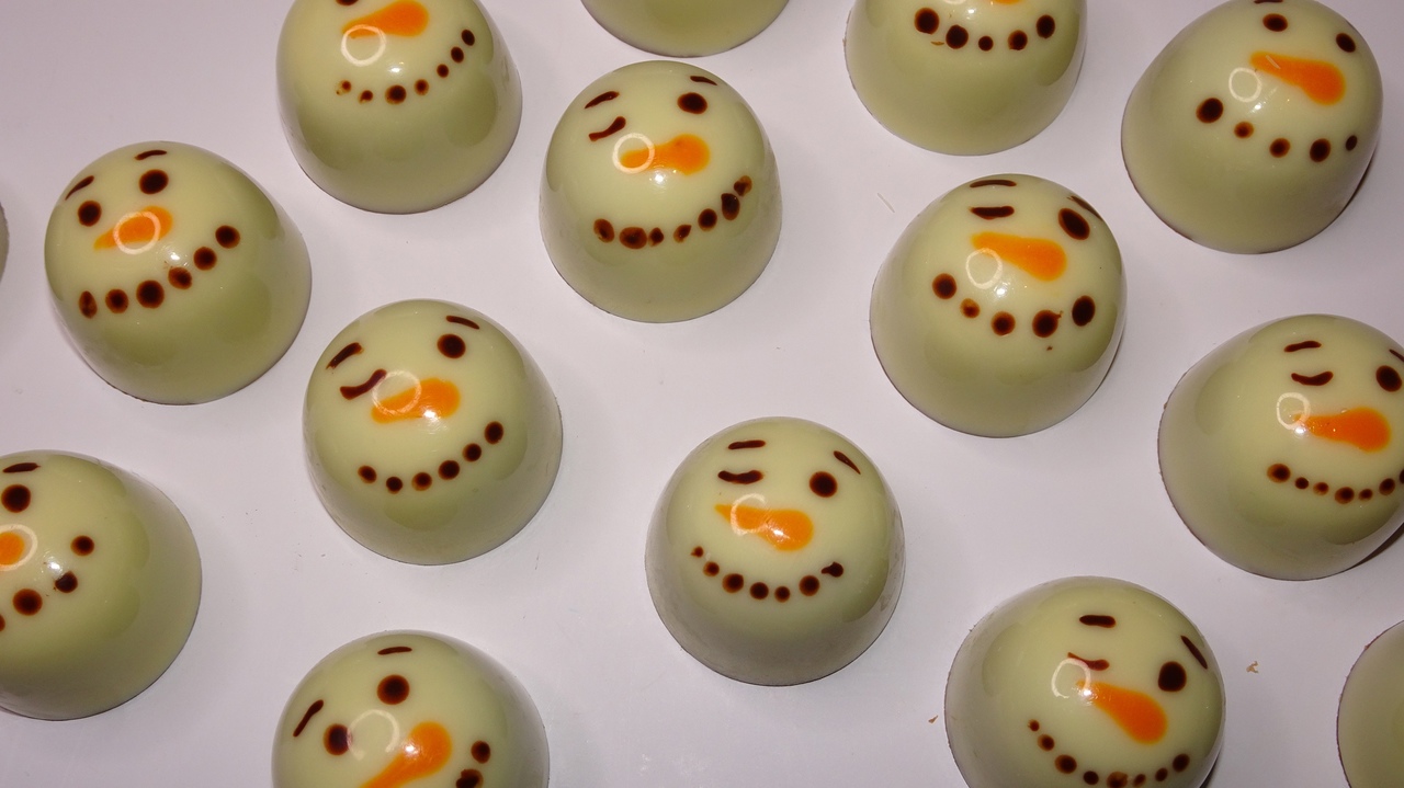 Корпусные конфеты Снеговик.mp4 смотреть онлайн