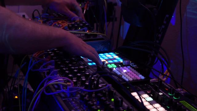 GEAR DIVE + JAM - Ep9 - Jim Coker - Vector Sequencer by Five12 - Jam смотреть онлайн