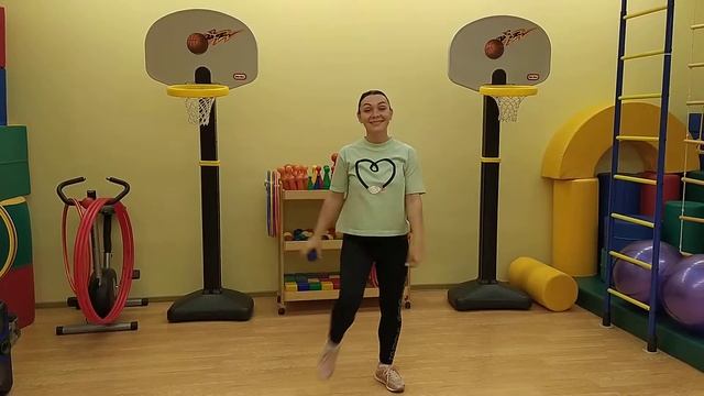 Общеразвивающие упражнения с массажным мячиком «На прогулке с ежиком» смотреть онлайн