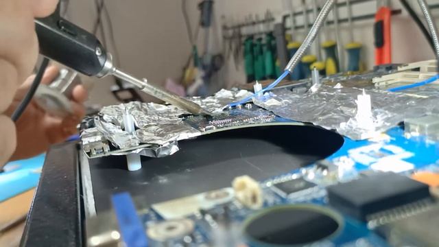 Замена видеочипа на Samsung NP-R70 на паяльной станции IR102.01P смотреть онлайн