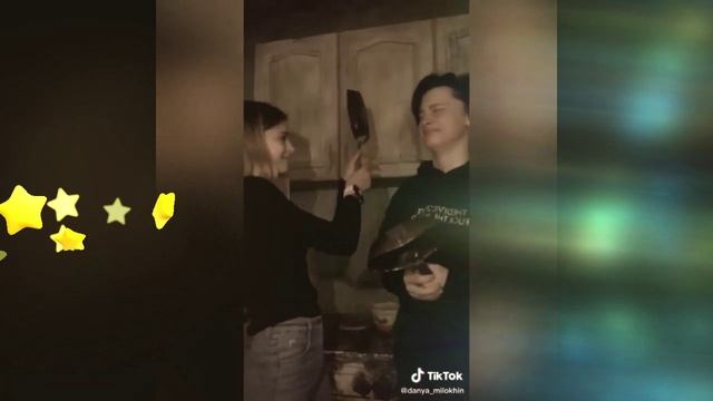 Даня Милохин решил остаться в ДримТим и придумал новый челлендж с друзьями / Челлендж Милохин Тикток