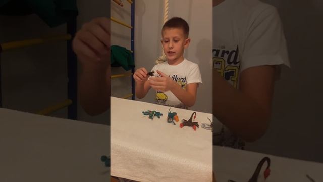 Коллекция насекомых из пластилина