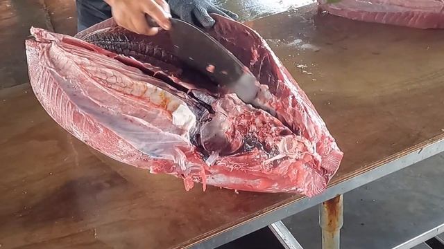 Bigeye Tuna Cutting Skills  - A Very Special Knife In Taiwan