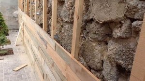 Стиль лофт / Стена из отходной доски