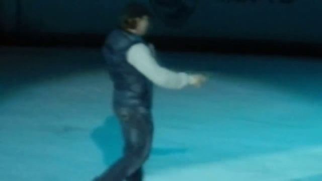 Михаил Анисин поёт в Ледовом Дворце г. Череповец смотреть онлайн