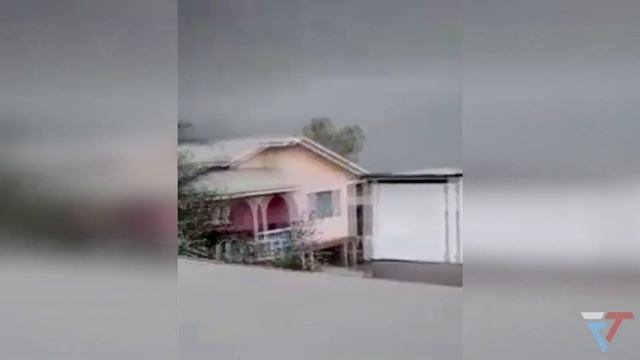 Powerful EXPLOSIVE Eruption at La Soufriere Volcano ?, Saint Vincent and the Grenadines смотреть онлайн