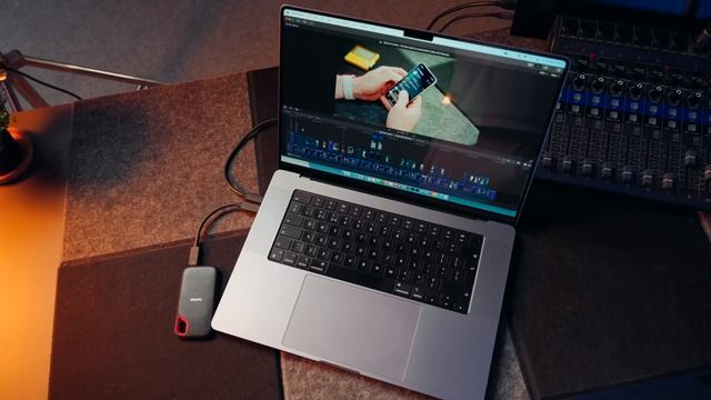 What’s on my 16-inch MacBook Pro? | The ULTIMATE production machine! | Mark Ellis Reviews смотреть онлайн