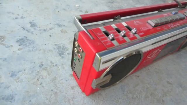 Рисунки на гаражных воротах. Магнитола SHARP Qt 70. #163 смотреть онлайн