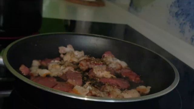 Итальянская паста Карбонара со сливками и беконом | Pasta Carbonara with cream and bacon. Tasty. смотреть онлайн