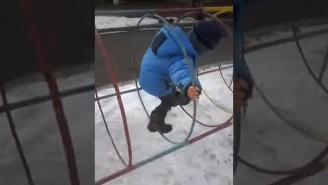 Зимой на площадке#1 смотреть онлайн