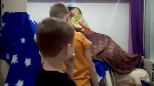 СТРОИМ НОВОГОДНИЙ ДОМ | ДОМ ИЗ ОДЕЯЛ И ПОДУШЕК ПО НОВОГОДНЕМУ