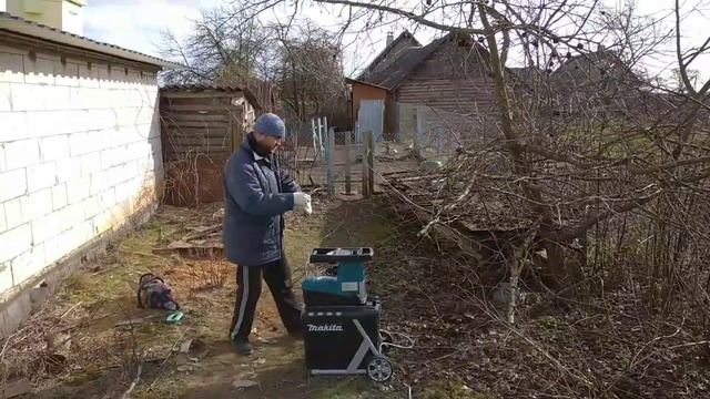 Садовый измельчитель Makita UD2500 смотреть онлайн