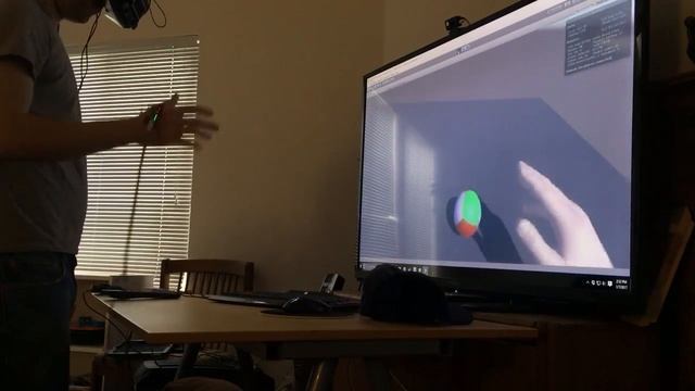 VR Holding and squeezing rubber ball смотреть онлайн
