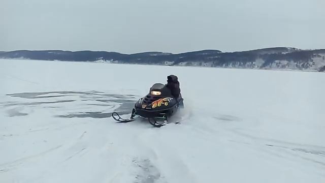 Дрифт на снегоходе.Часть 2 СМОТРЕТЬ ДО КОНЦА смотреть онлайн
