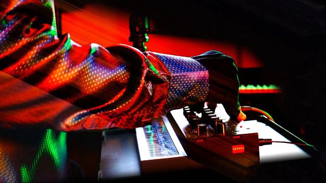 Under fire! 🔥 Human Robots - feat. Stylophone rare analog synth - Live performance смотреть онлайн