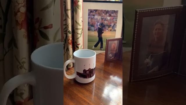 What's on the (home) desk of Knight Frank's William Beardmore-Gray? смотреть онлайн
