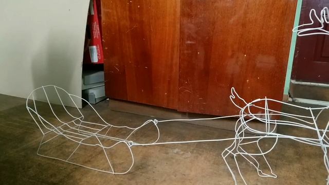 Олень из проволоки с санками к Новому году смотреть онлайн