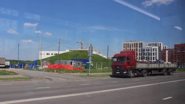 Заезд на улицу Льва Кассиля на автобусе №166 в Переделкино-Ближнем смотреть онлайн