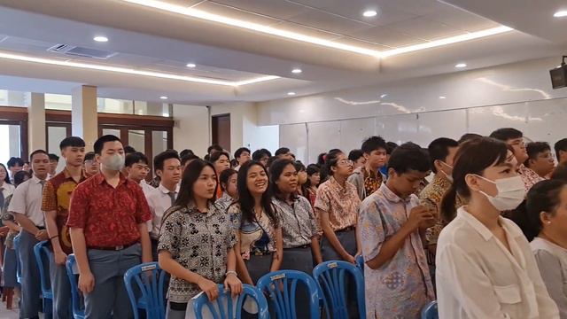 INDONESIA RAYA - Della Strada Choir + Audience смотреть онлайн