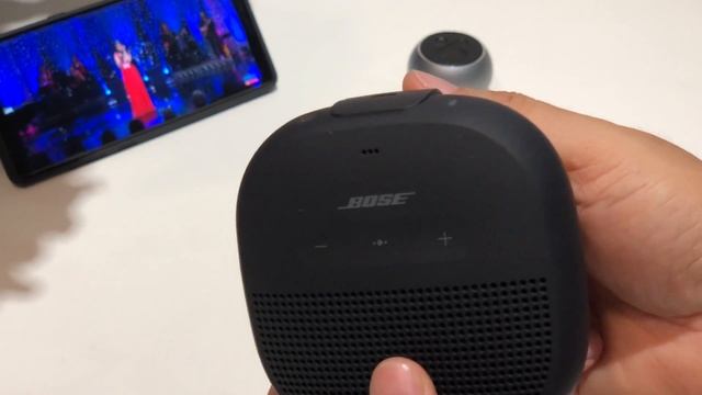Khui hộp Bose Soundlink Micro, chiếc loa di động nhỏ gọn mới nhất của Bose смотреть онлайн