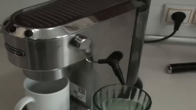 Чистим от накипи кофеварку DeLonghi Dedica EC 680