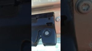 не закрывается замок багажника мерседес, ремонт.