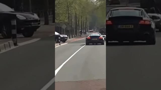 Benz Nearly Crashes While Speeding ? смотреть онлайн