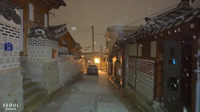 Snowfall In Bukchon Hanok Village Seoul Korea | Relaxing Snow Walk | Ambience Sounds 4K HDR