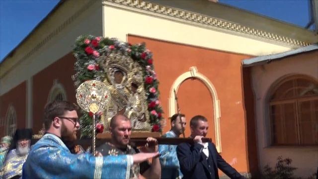 Перенос Тихвинской иконы Божией Матери из Покровского храма в Успенский собор г. Тихвин смотреть онлайн