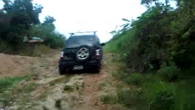 Brincadeira OffRoad com chevrolet tracker / Suzuki Gran Vitara offroad brazil hillclimb смотреть онлайн
