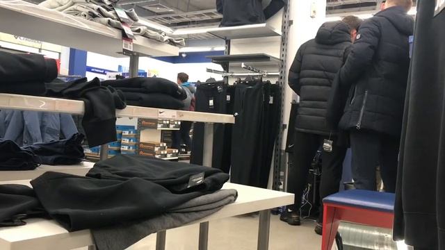 ALEXANDER EMELYANOV ПРАНК /РАЗДЕЛСЯ В SPORTMASTER /ВЫЗВАЛИ ПОЛИЦИЮ/ВСЕ В ШОКЕ/ИНТЕЛЛЕКТУАЛЬНЫЕ ШУТК