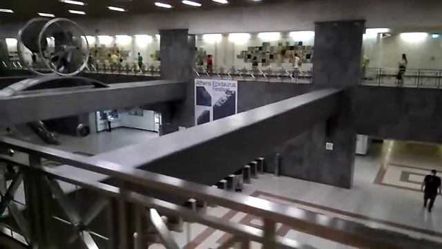 БЕСПЛАТНЫЙ ТЕСТ НА КОРОНОВИРУС . ОЧЕРЕДЬ . АФИНЫ . СТАНЦИЯ МЕТРО СИНТАГМА . АВГУСТ 2021 . смотреть онлайн