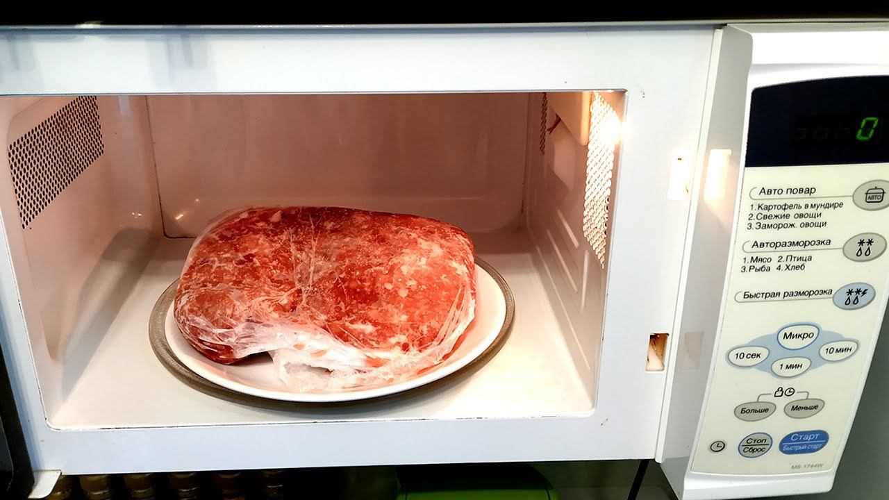 Как быстро разморозить мясо или курицу в микроволновке смотреть онлайн