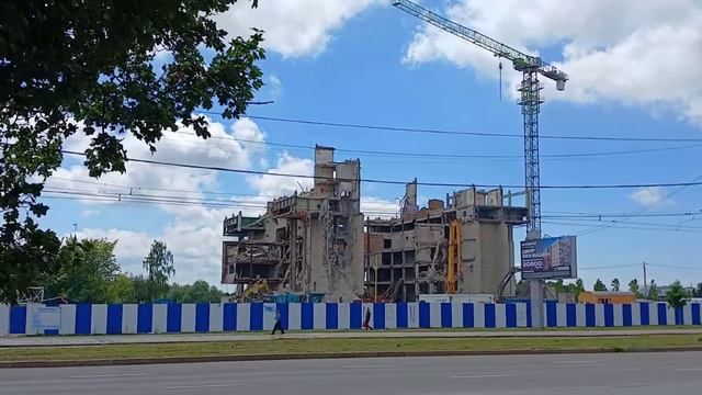 Калининград. Вот так в нём сегодня избавляются от главного советского долгостроя-"Дома советов". смотреть онлайн