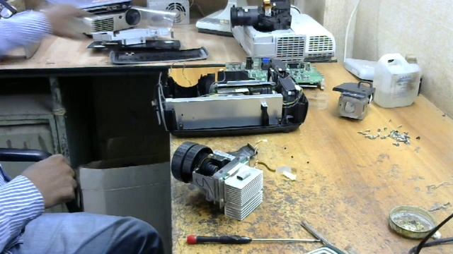infocus in 2102 dlp projector, problem is upper left side no clear display, and sollution смотреть онлайн