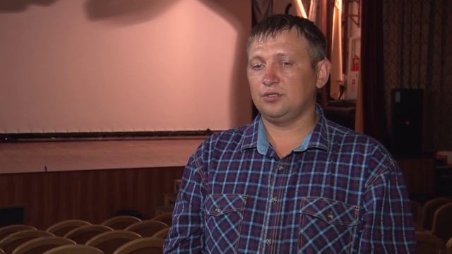 Современное освещение сцены появилось в кинотеатре Чулым смотреть онлайн