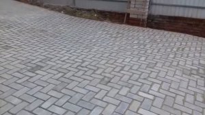 Крутой участок из брусчатки