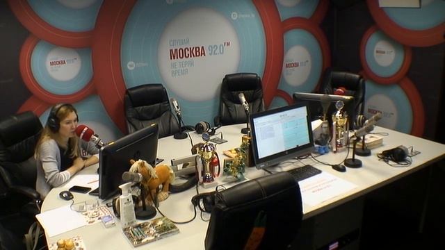 Отелям запретят селить неженатых в один номер - Москва FM смотреть онлайн