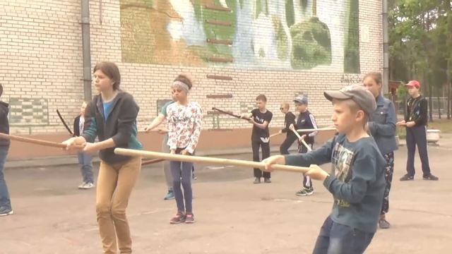 Оружие, даже деревянное, это серьезно! смотреть онлайн