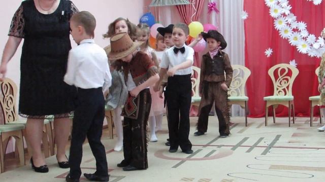 танец на утреннике 8 марта смотреть онлайн