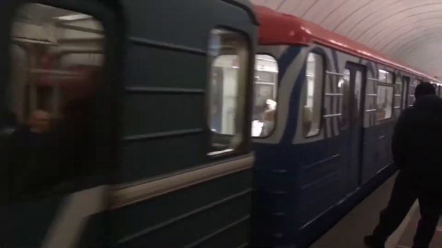 «Редкий кадр» Вагон 81 - 717.5М 10167 с расположением фар 2-2-2 (Часть 1) смотреть онлайн