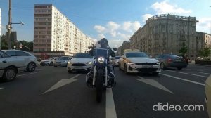 Чопер в пробке как ледокол